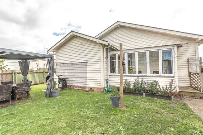 Photo of property in 17 Kawatiri Avenue, Gonville, Whanganui, 4501