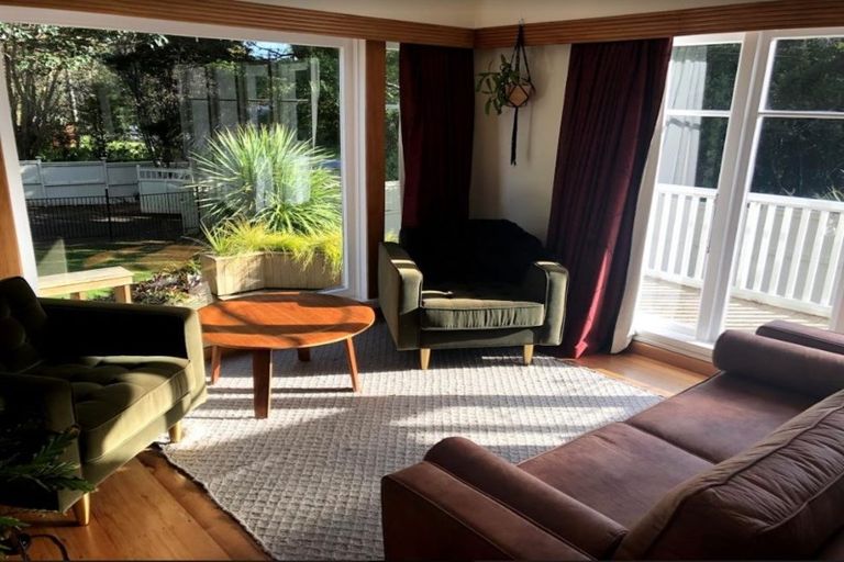 Photo of property in 114 Scenic Drive, Titirangi, Auckland, 0604