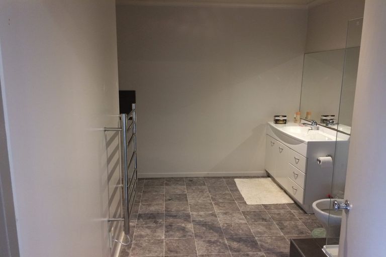 Photo of property in 18a Jan Higgins Place, Golflands, Auckland, 2013