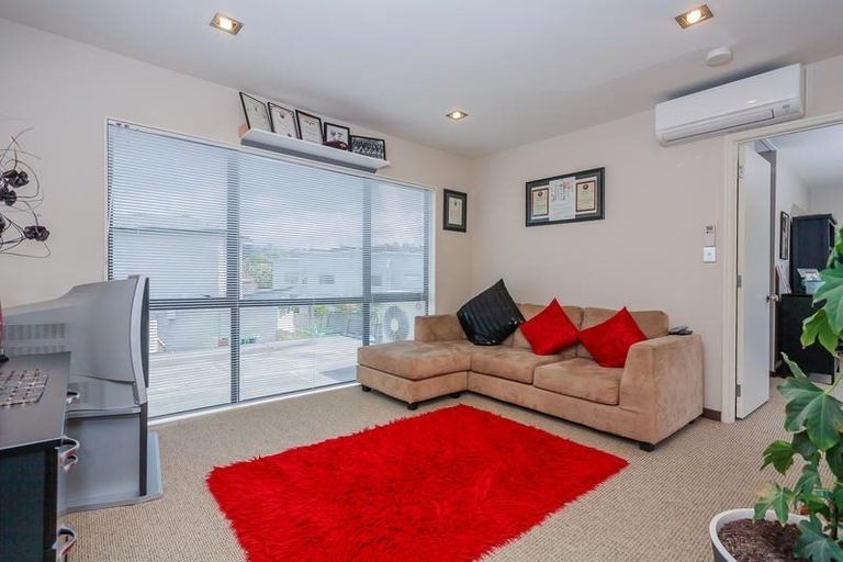 Photo of property in 52 Newbury Place, Schnapper Rock, Auckland, 0632