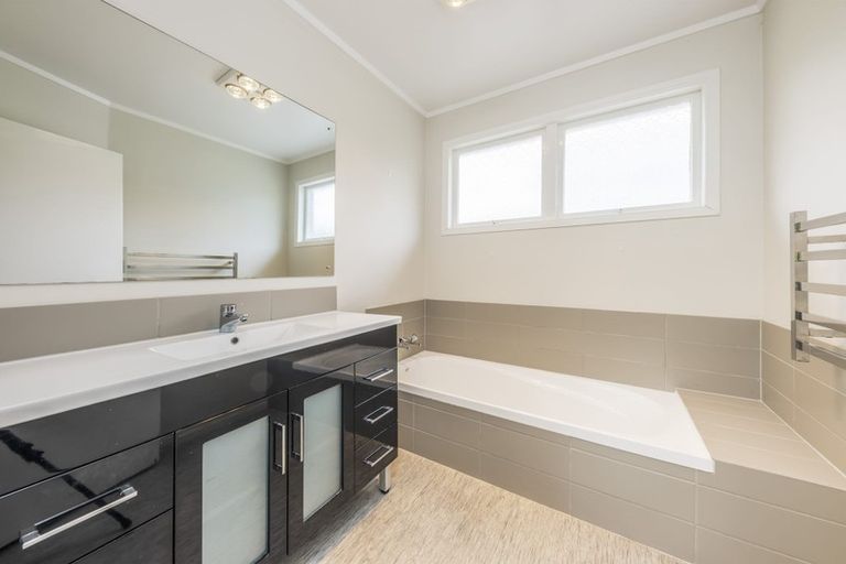 Photo of property in 1/46 Scenic Drive, Manurewa, Auckland, 2102