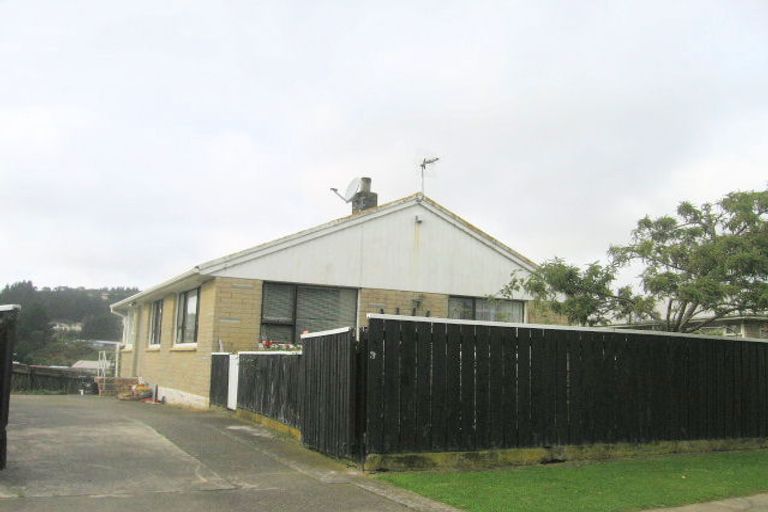 Photo of property in 3 Beauzami Crescent, Ascot Park, Porirua, 5024