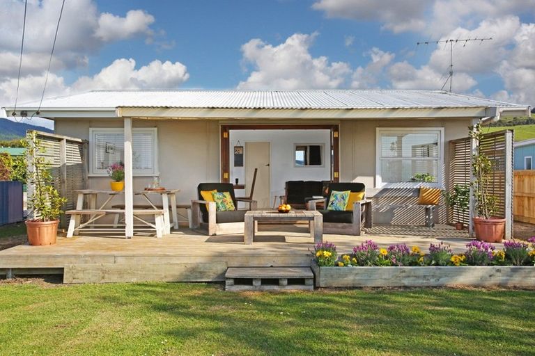 Photo of property in 1553 Clevedon Kawakawa Road, Kawakawa Bay, Papakura, 2585