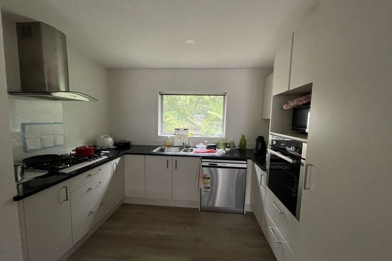 Photo of property in 43a Condor Place, Unsworth Heights, Auckland, 0632