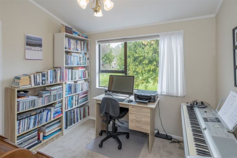 Photo of property in 42 Kent Street, Levin, 5510