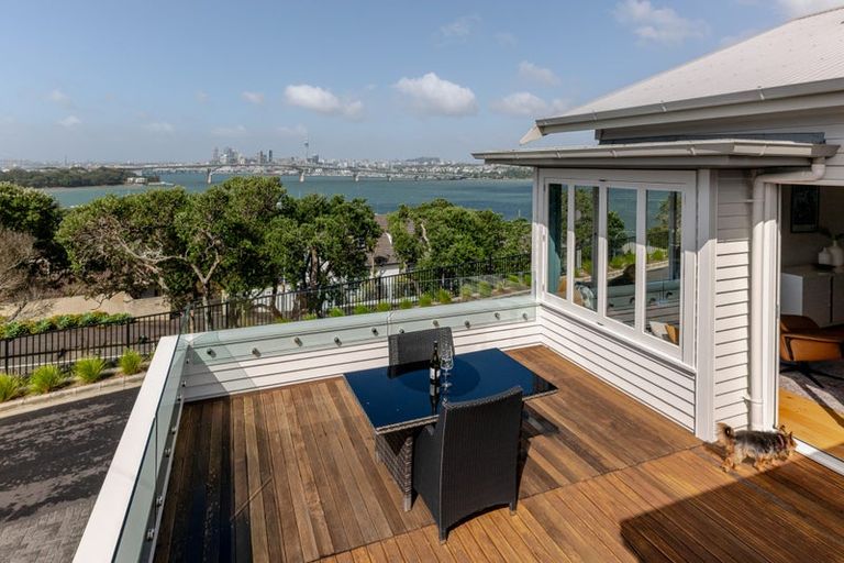 Photo of property in 14 Hinemoa Terrace, Birkenhead, Auckland, 0626