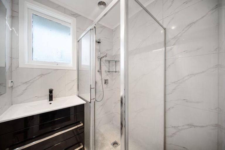 Photo of property in 4 Convair Crescent, Mangere, Auckland, 2022