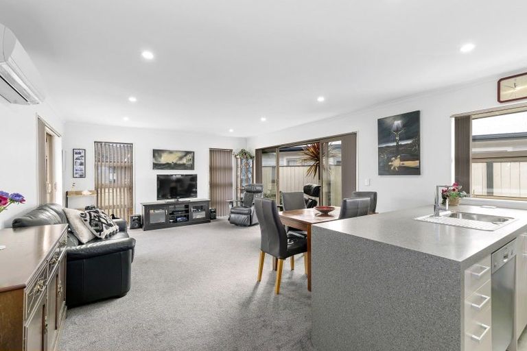 Photo of property in 2 Cataldo Mews, Avalon, Lower Hutt, 5011