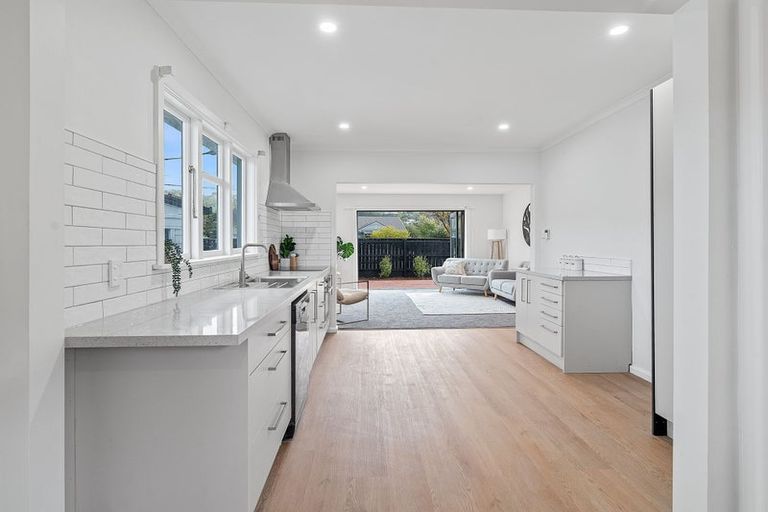 Photo of property in 267 Centaurus Road, Saint Martins, Christchurch, 8022