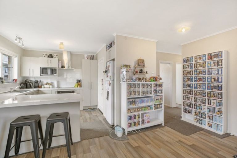 Photo of property in 1/4 Royal Arch Place, Rosehill, Papakura, 2113