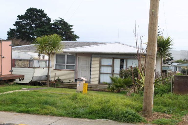 Photo of property in 5 Sutton Avenue, Mangere East, Auckland, 2024