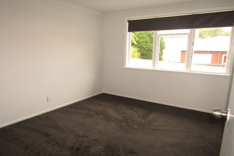 Photo of property in 118b Newlands Road, Newlands, Wellington, 6037