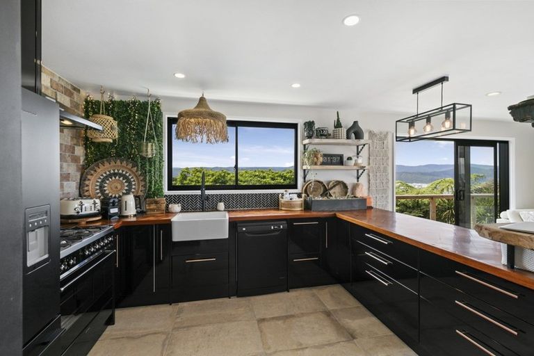 Photo of property in 85 Maungaraki Road, Korokoro, Lower Hutt, 5012