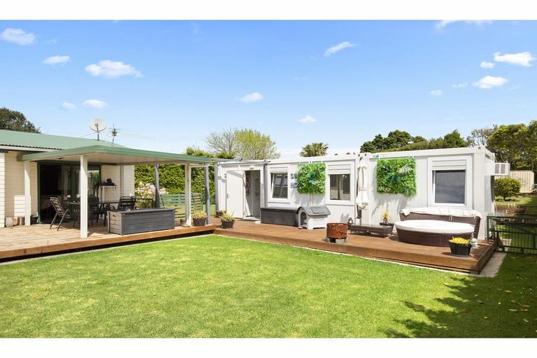 Photo of property in 135 Kitchener Road, Waiuku, 2123