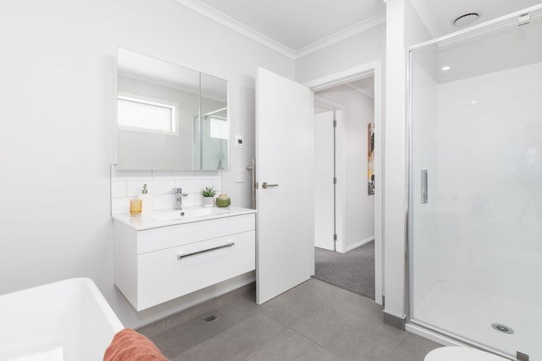 Photo of property in 60 Hokioi Drive, Kenepuru, Porirua, 5022