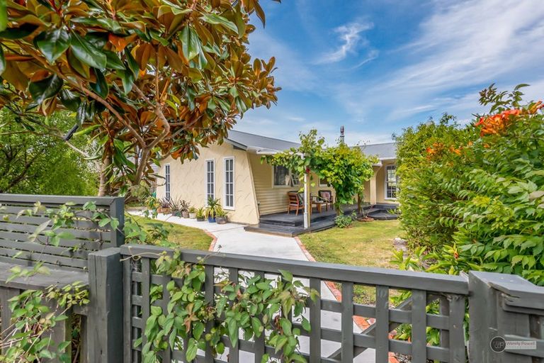 Photo of property in 10 Tiroiti Grove, Stokes Valley, Lower Hutt, 5019