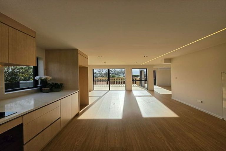 Photo of property in 18f Sunnyhill Crescent, Sunnyhills, Auckland, 2010