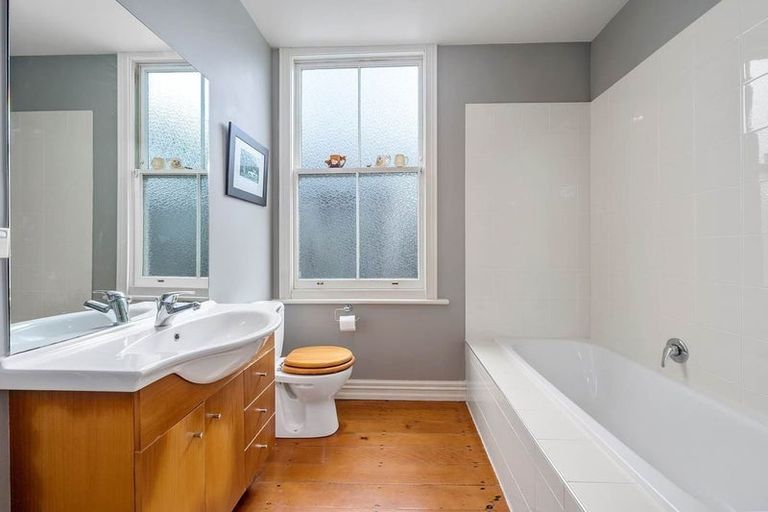 Photo of property in 5 Shoal Bay Road, Devonport, Auckland, 0624