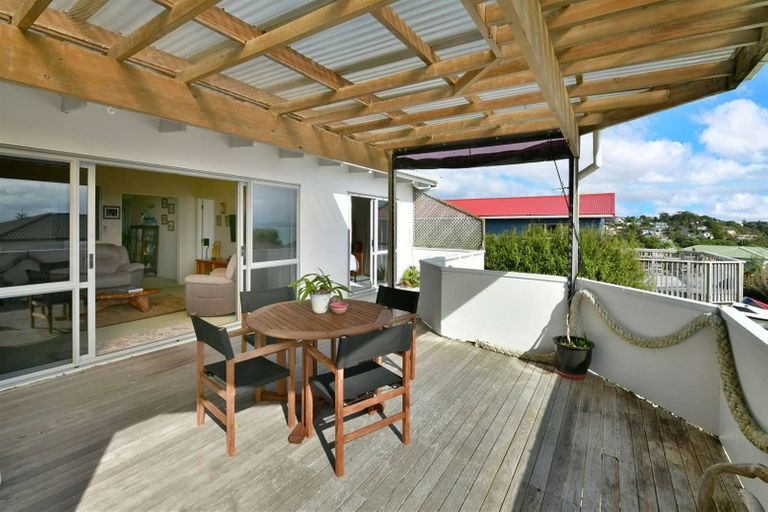 Photo of property in 1300 Whangaparaoa Road, Army Bay, Whangaparaoa, 0930