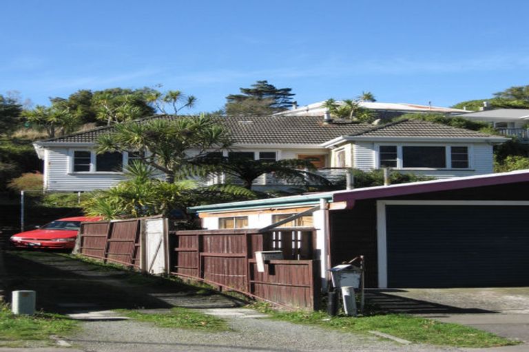 Photo of property in 116a Newlands Road, Newlands, Wellington, 6037