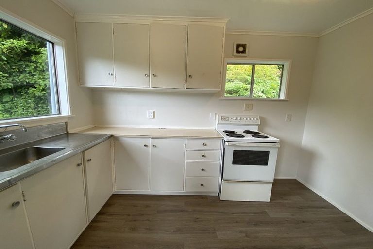 Photo of property in 2/15 Wakely Road, Newlands, Wellington, 6037