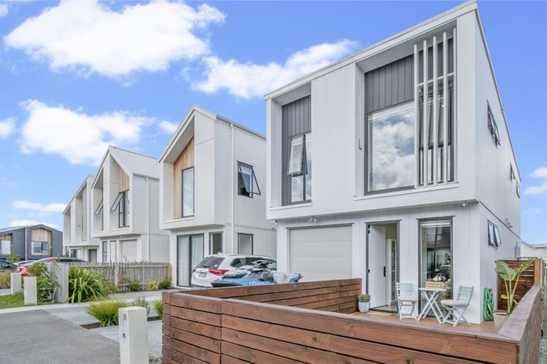 Photo of property in 18 Porowha Road, Westgate, Auckland, 0814