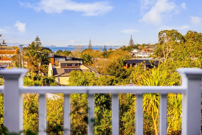 Photo of property in 2/22 Hastings Road, Mairangi Bay, Auckland, 0630