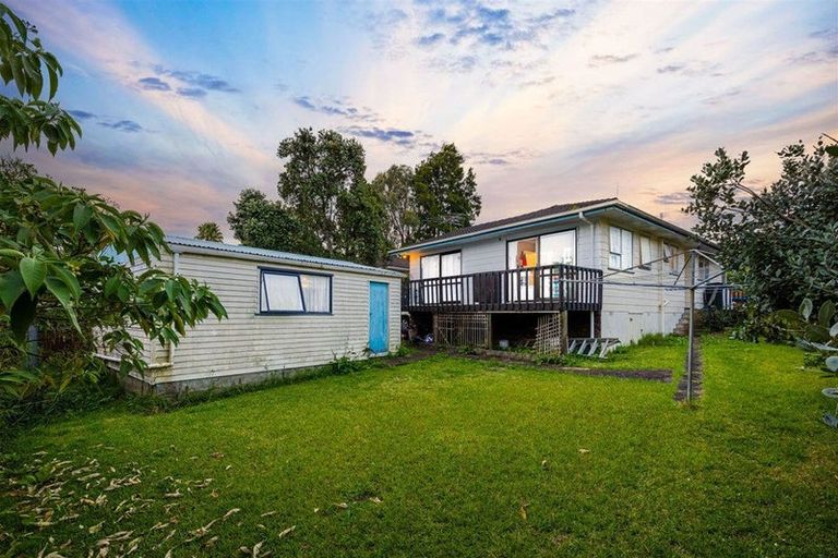 Photo of property in 53 Donovan Avenue, Massey, Auckland, 0614