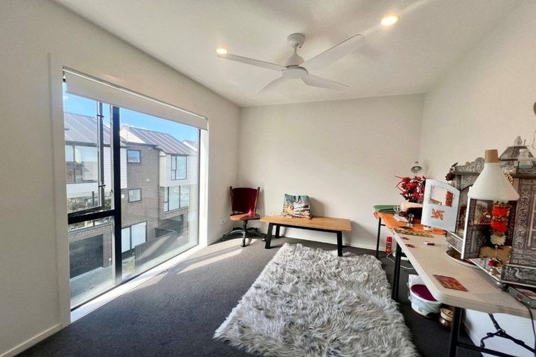 Photo of property in 10/1 Fruitvale Road, New Lynn, Auckland, 0600