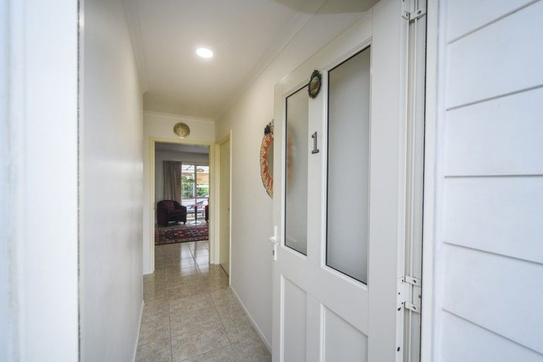 Photo of property in 1 Ayr Place, Hokowhitu, Palmerston North, 4410