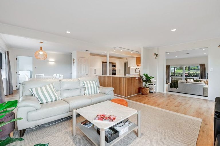 Photo of property in 8 Unsworth Drive, Unsworth Heights, Auckland, 0632