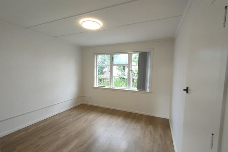 Photo of property in 2/10 Exmouth Road, Northcote, Auckland, 0627