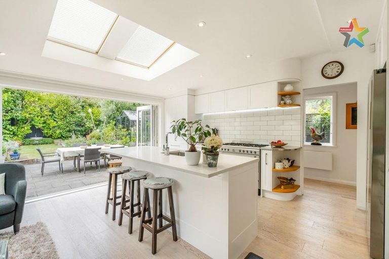 Photo of property in 377 Muritai Road, Eastbourne, Lower Hutt, 5013