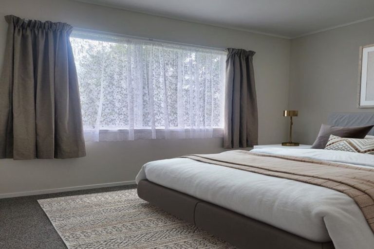 Photo of property in 2/13 Dolbear Street, Titirangi, Auckland, 0604