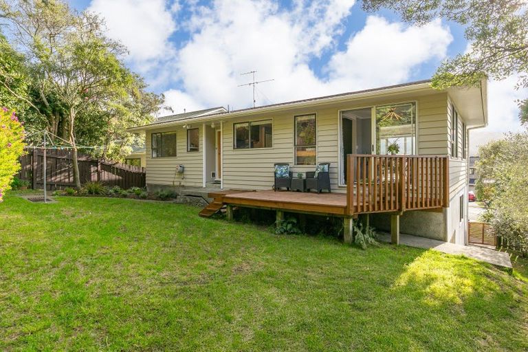 Photo of property in 37 Woodman Drive, Tawa, Wellington, 5028