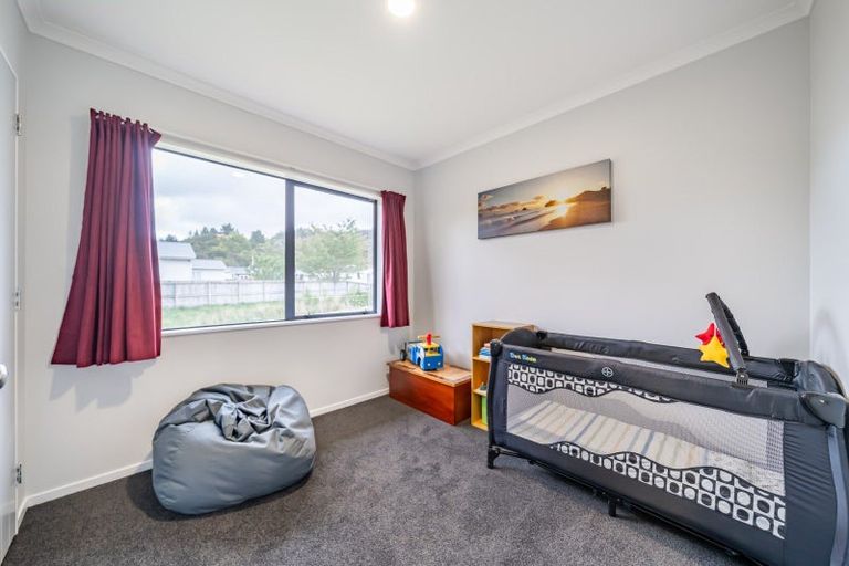 Photo of property in 5 Ashburn Road, Wainuiomata, Lower Hutt, 5014