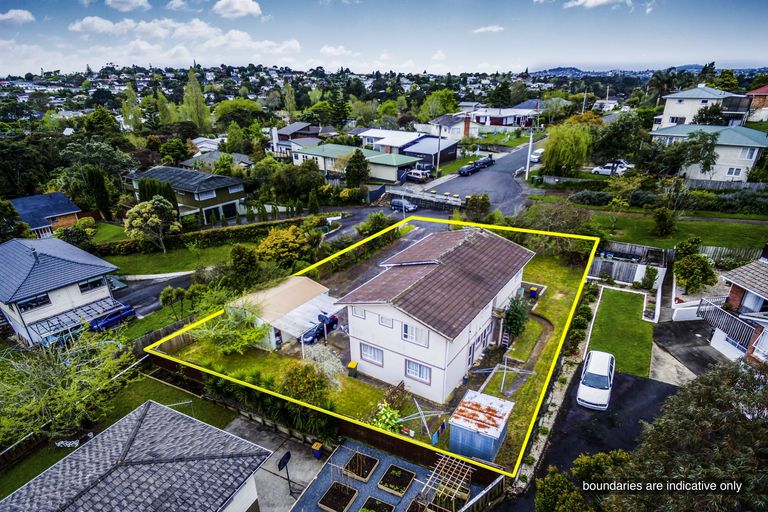 Photo of property in 36 Barron Drive, Green Bay, Auckland, 0604