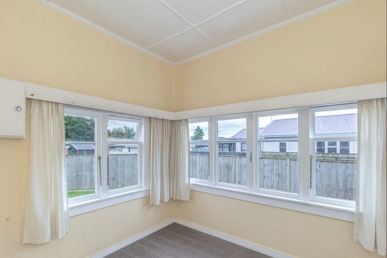 Photo of property in 13 Winchester Street, Levin, 5510