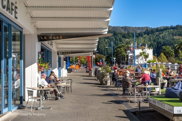 Photo of property in 15 Wellington Street, Picton, 7220