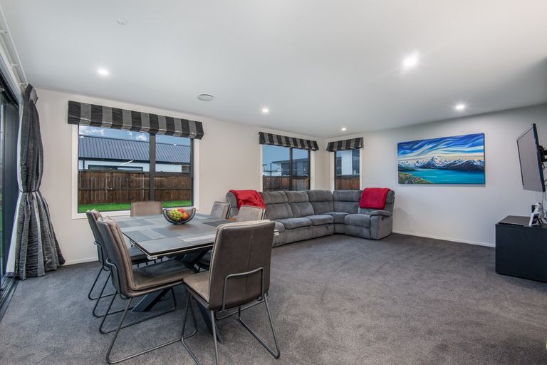 Photo of property in 17 Rodeo Place, Outram, 9019