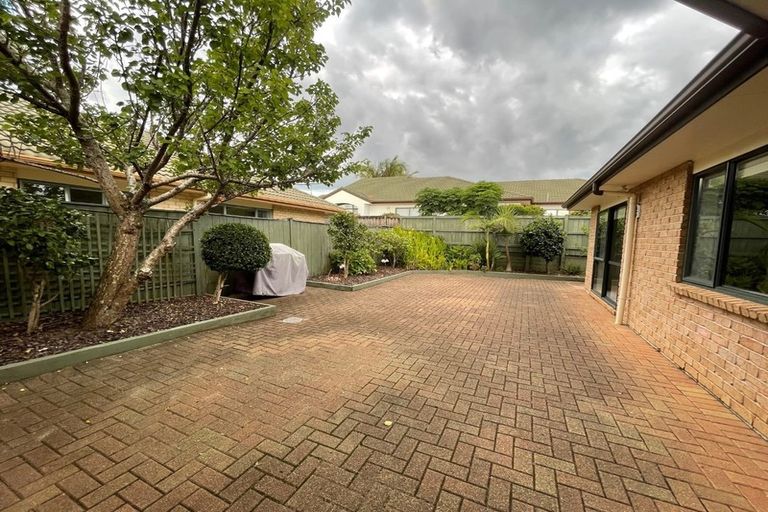 Photo of property in 16 Middlefield Drive, East Tamaki Heights, Auckland, 2016