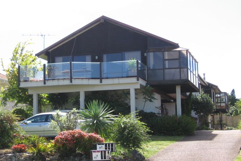 Photo of property in 2/21 Peter Terrace, Castor Bay, Auckland, 0620