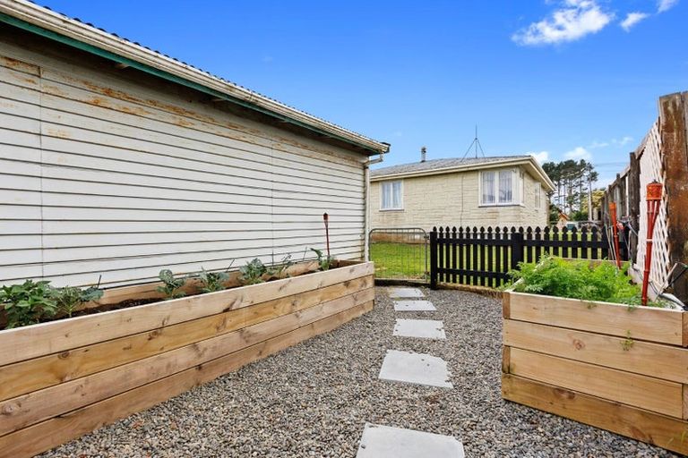 Photo of property in 16 Cumming Street, Okato, 4335