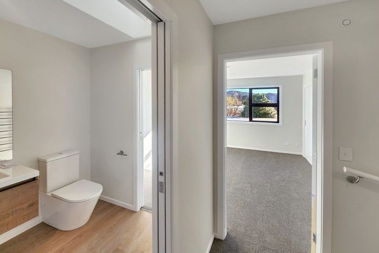 Photo of property in 4/31 Wainuiomata Road, Wainuiomata, Lower Hutt, 5014