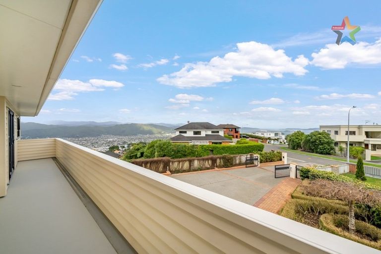 Photo of property in 44 Arahiwi Grove, Tirohanga, Lower Hutt, 5010
