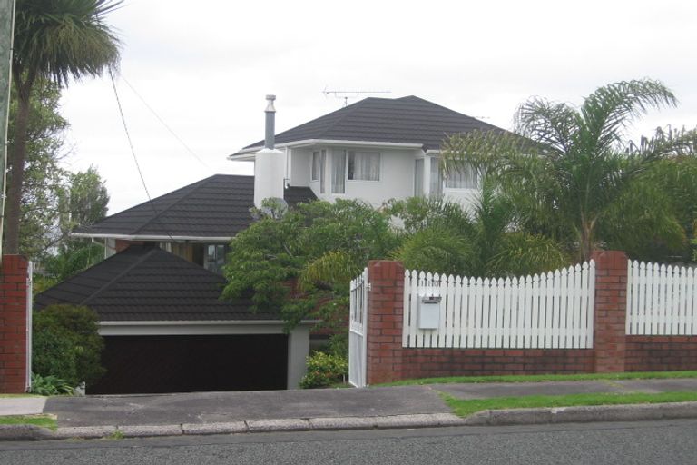Photo of property in 110 Ocean View Road, Northcote, Auckland, 0627