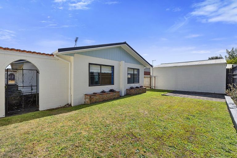 Photo of property in 5 Wesley Avenue, Frankleigh Park, New Plymouth, 4310
