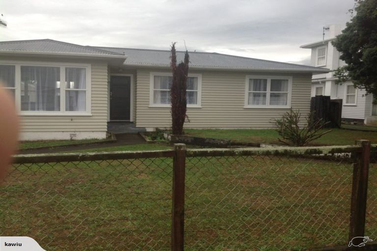 Photo of property in 9 Ross Street, Levin, 5510