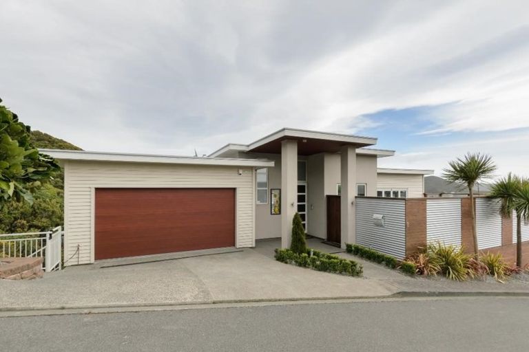 Photo of property in 8 Mewburn Rise, Karori, Wellington, 6012