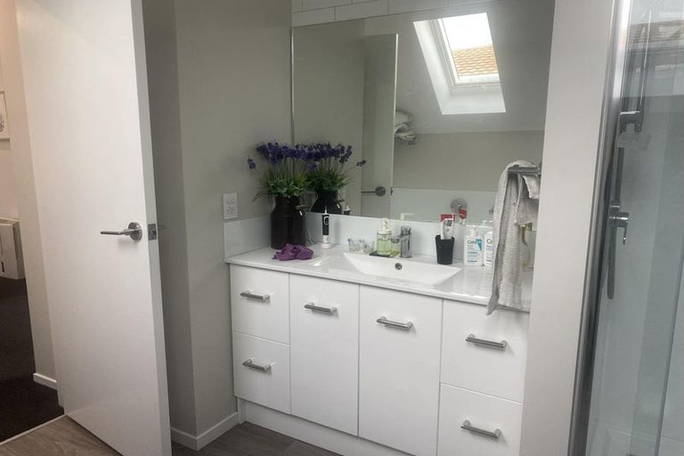 Photo of property in 91b Whites Line East, Waiwhetu, Lower Hutt, 5010